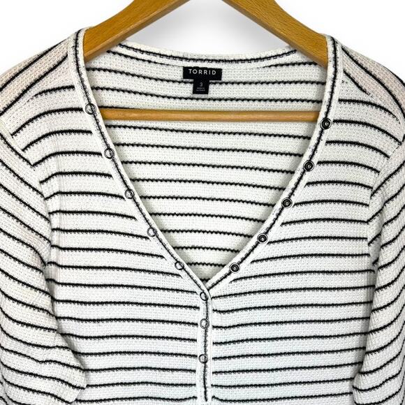 Torrid Women's Waffle Snap Henley Long Sleeve Tee Size 3X Stripe Black White - Picture 3 of 10